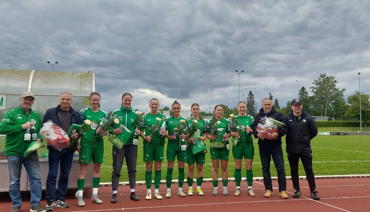 Verabschiedung einiger Spielerinnen & Trainer