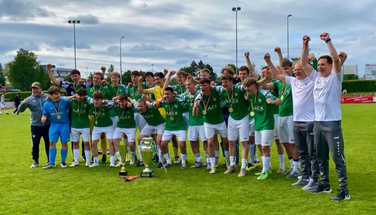 VfL Herrenberg A-Jugend holt den Bezirkspokal